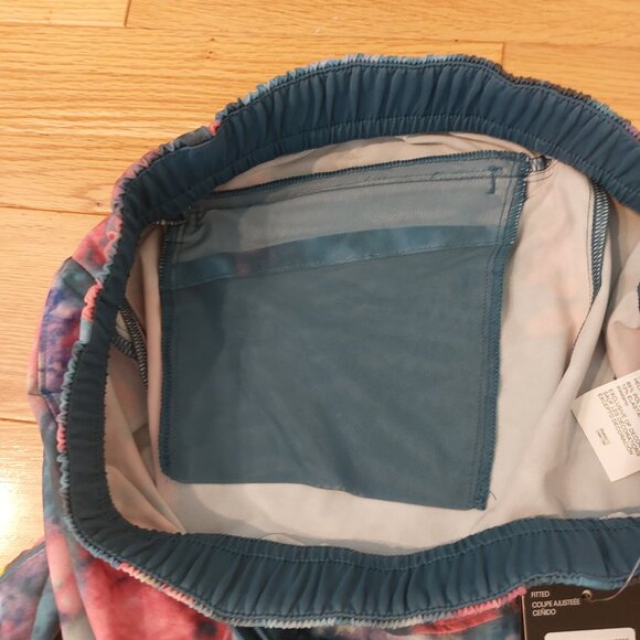 BNWT Under Armour Women's Shorts - Picture 3 of 5